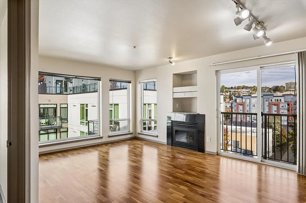 Lower Queen Anne 2 Bedroom 2 Bath Condo - 2 bedrooms — Photo 3