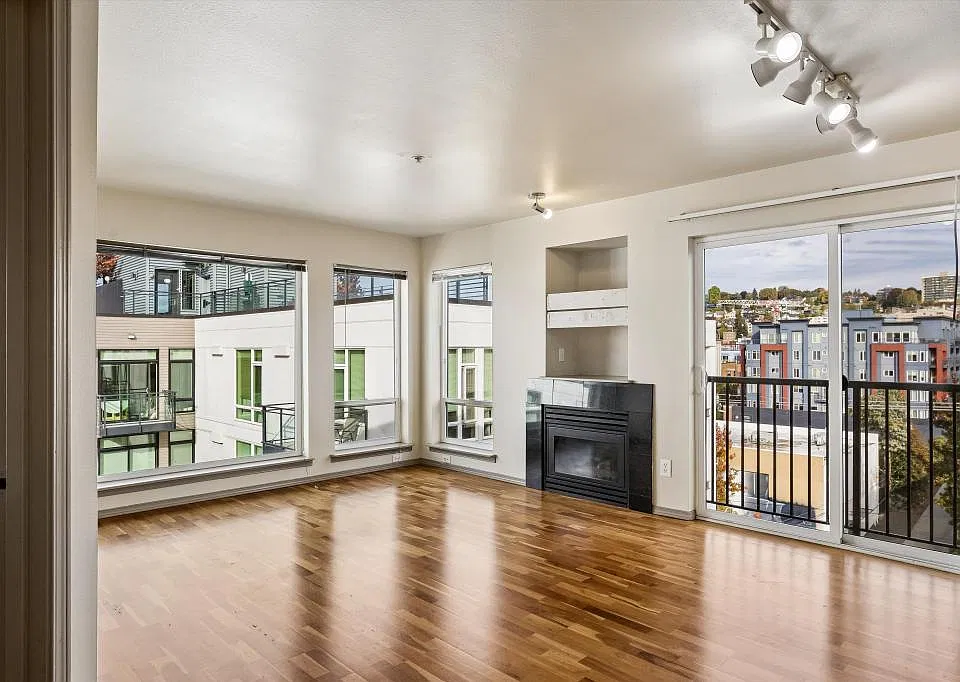 Spacious and bright living area