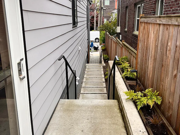 714 10th Ave E #2 — Photo 21