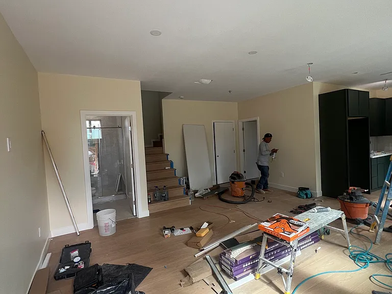 6860 Longridge Ave — Photo 3