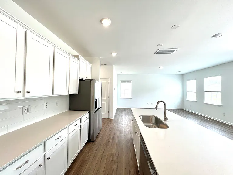 5260 Amaryllis Way — Photo 6