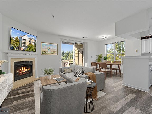 2nd image of 2105 Highcourt Ln Suite 303