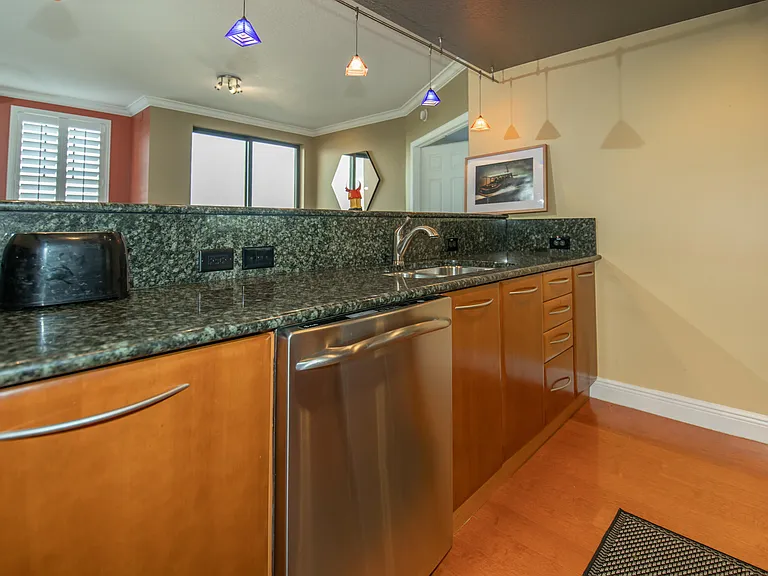 511 Lucerne Ave #401 — Photo 9