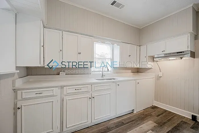 jpg - 2711 8th St