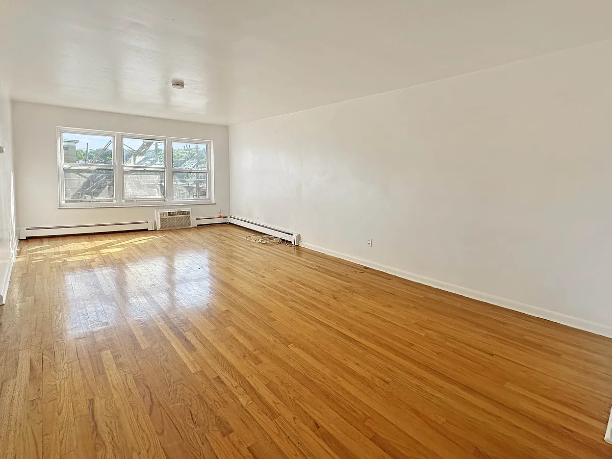 Building Photo - 427 Broad Ave #2E