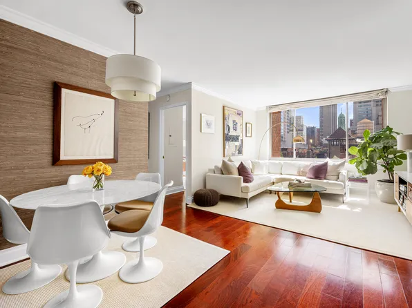 350 E 82nd St APT 6R, New York, NY 10028