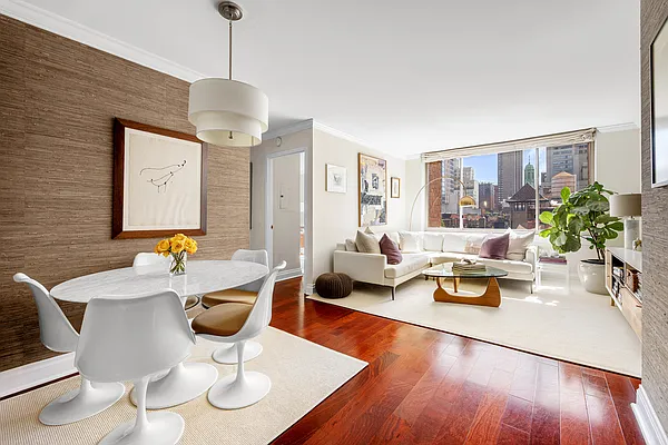 Living room, photo 1