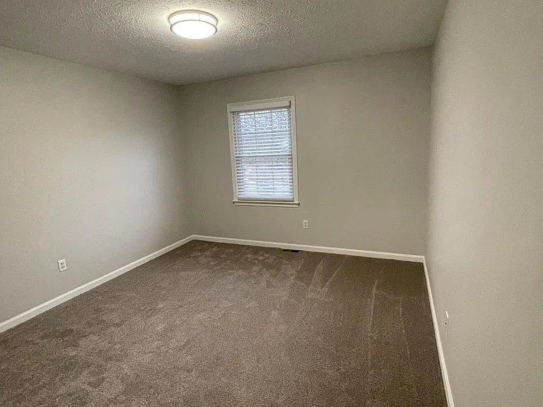 902 Wenwood Cir — Photo 28