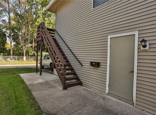 105 Milrace Dr, East Rochester, NY 14445