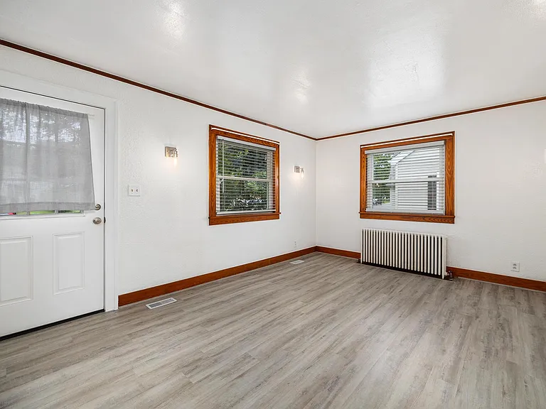 224 N Illinois Ave — Photo 9