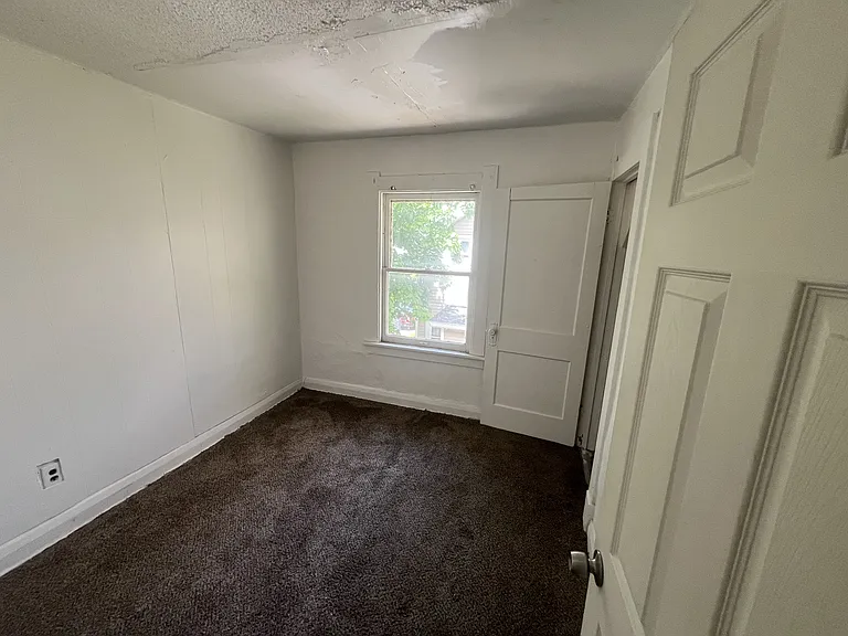 2515 Lexington Ave — Photo 4
