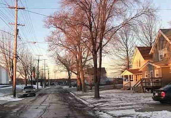 4th image of 2051 W 106th St