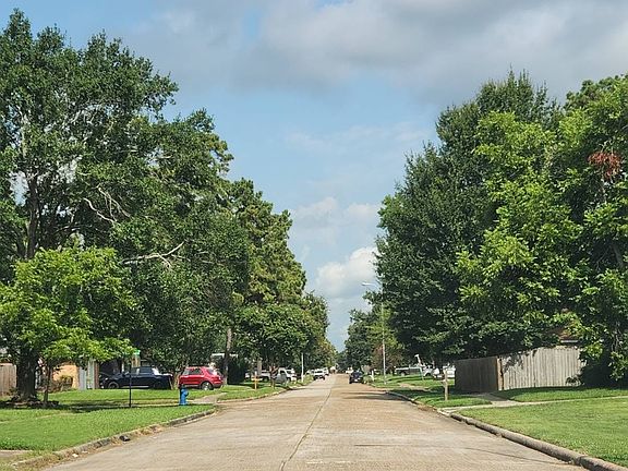 4th image of 19026 Kemble Rd