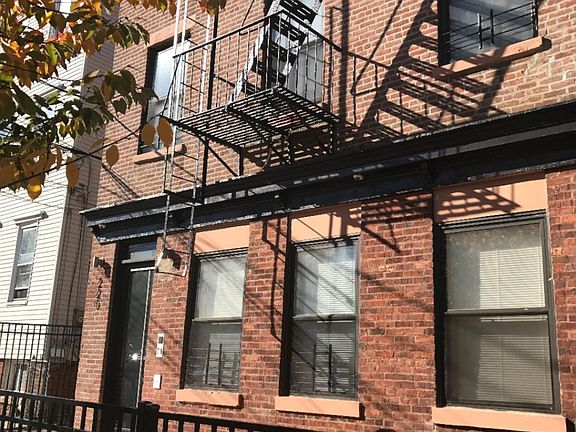 3rd image of 220 Targee St #1BD