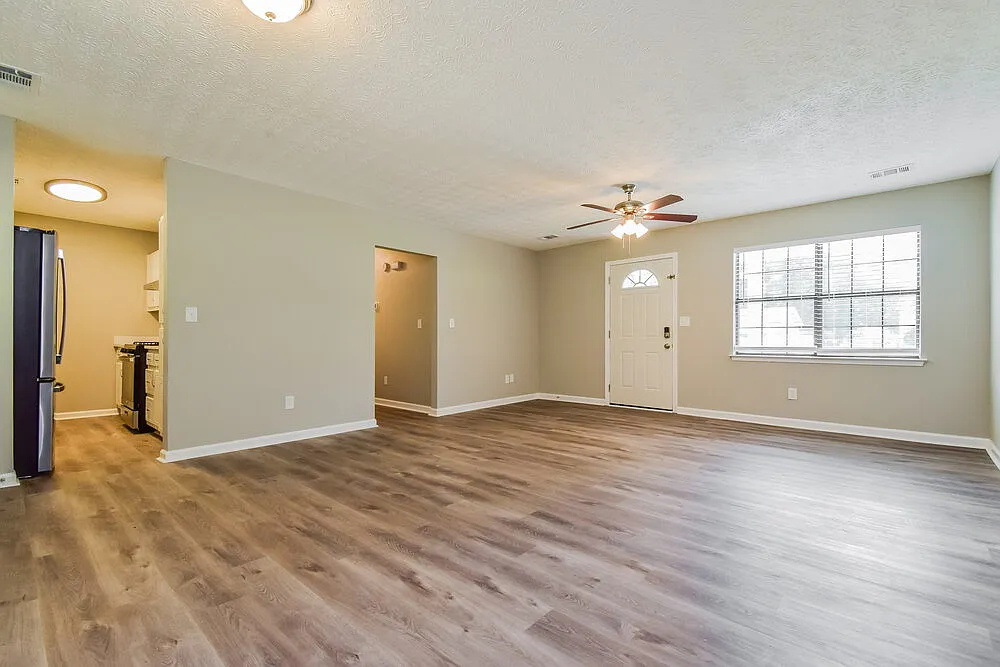 3 bed, 2.0 bath, 1148 sqft, $2,360 — Photo 4