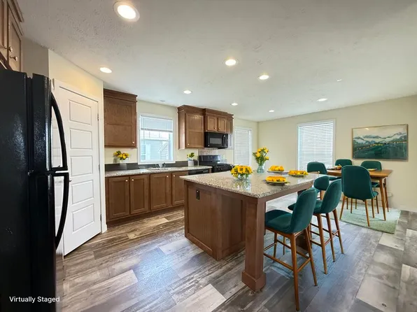 105 20th St NW #428, Stewartville, MN 55976
