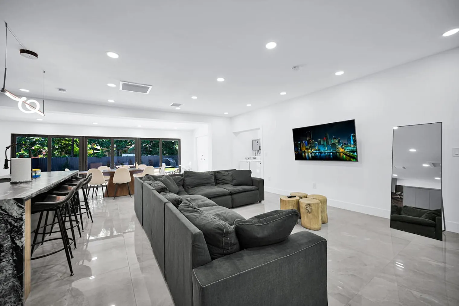 4 bed, 3.0 bath, $17,733 — Photo 1