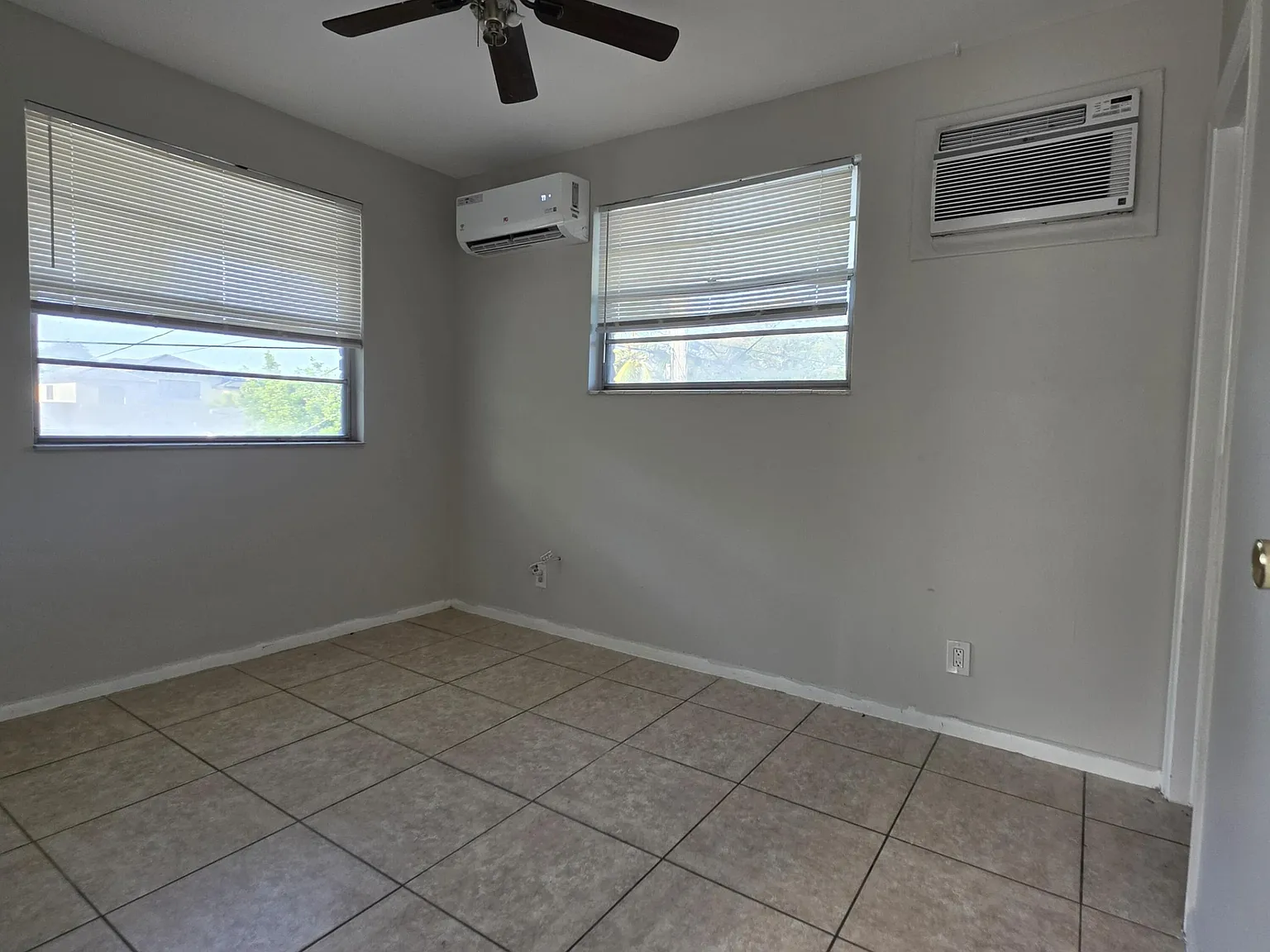 Studio, 1.0 bath, 524 sqft, $1,300 — Photo 2