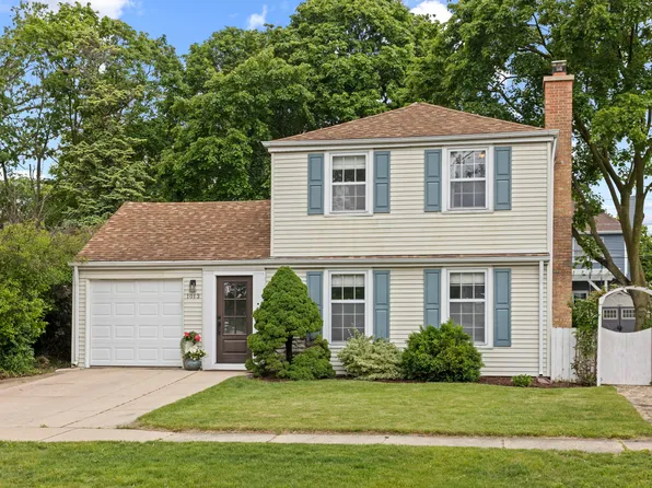 1013 Garner Ave, Wheaton, IL 60187