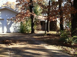 10117 Oak Park Dr, Midwest City, OK 73130
