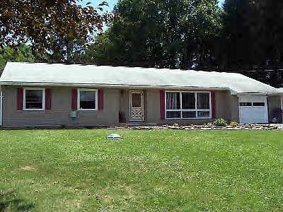 2nd image of 75 Decker St