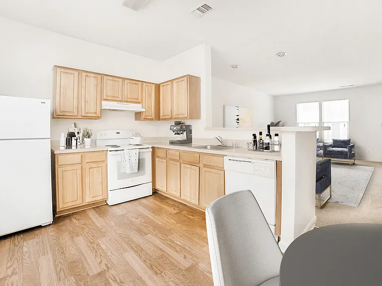 Riverside Manor Apartments — Photo 16