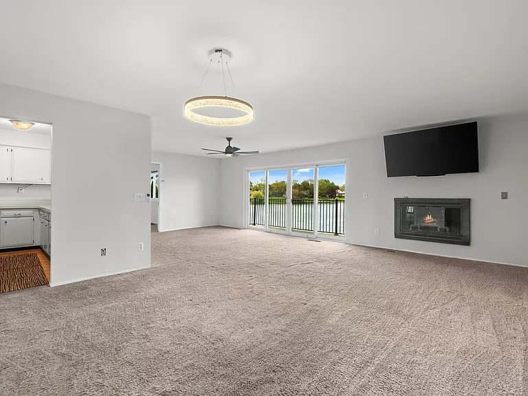 4960 Lake Point Dr — Photo 5