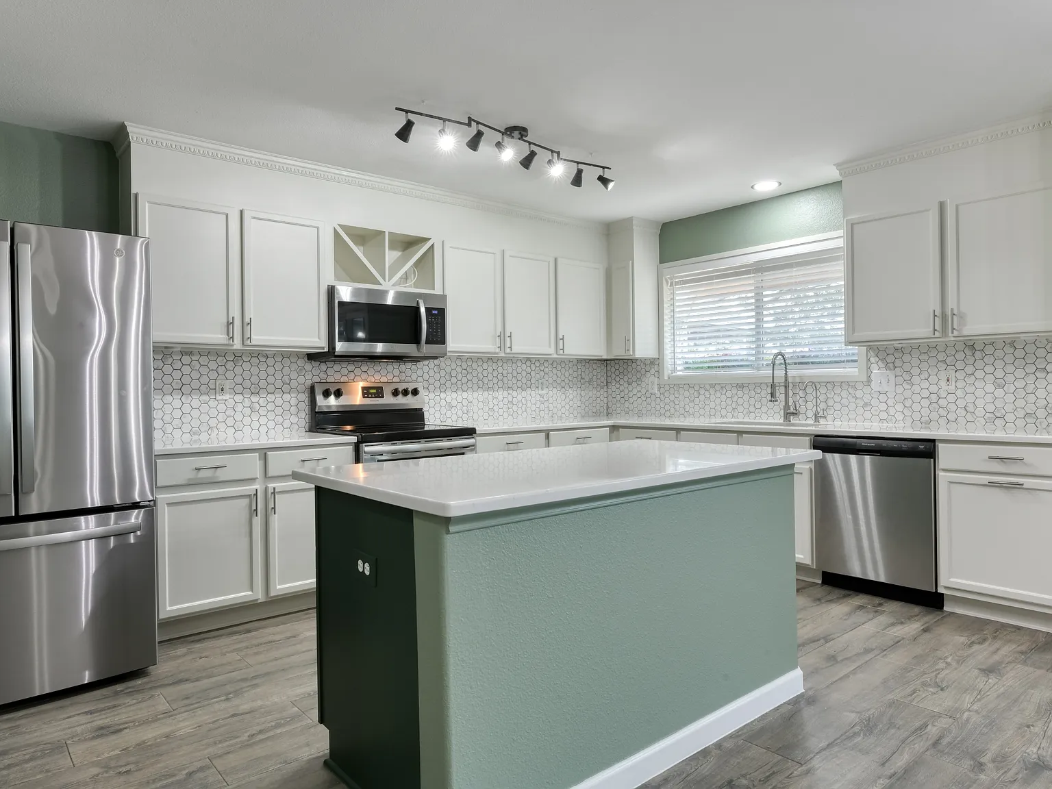 15219 Spring Land - 1 — Photo 3