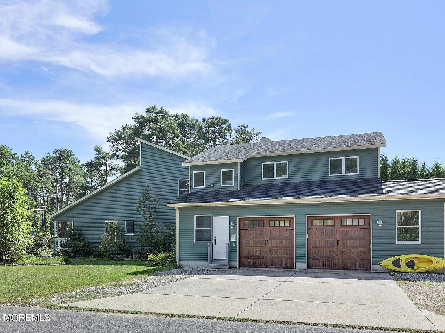 3 bed, 3.5 bath, 2409 sqft, $3,500 — Photo 2