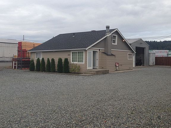 4th image of 1621 Pease Ave