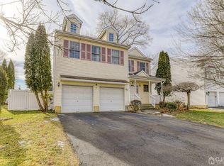 17 Bearsley Dr, East Brunswick, NJ 08816