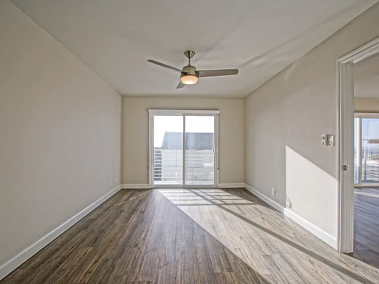 307 Bayview Dr — Photo 22
