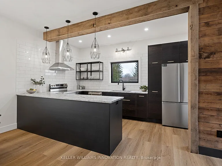 215 Winstanley St — Photo 16