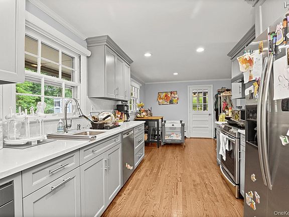 3rd image of 104 Forest Dr
