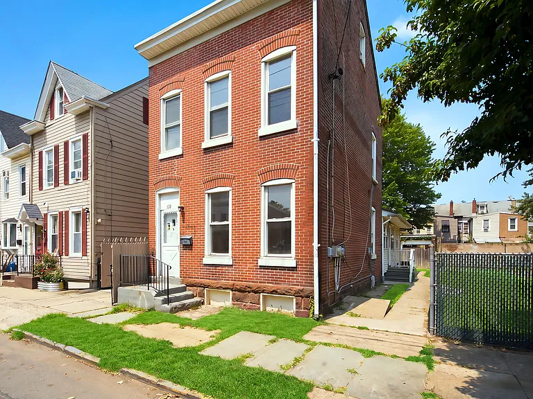 320 Hewitt St #2 — Photo 16