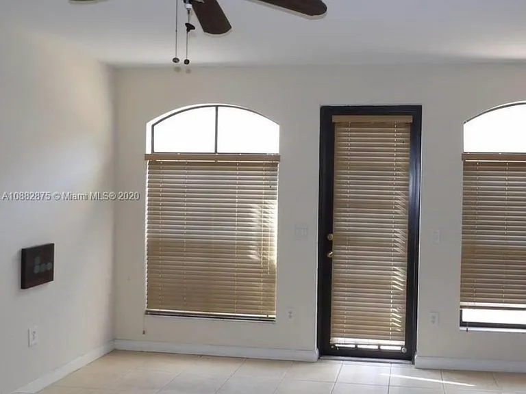 10315 NW 30th Ter — Photo 3