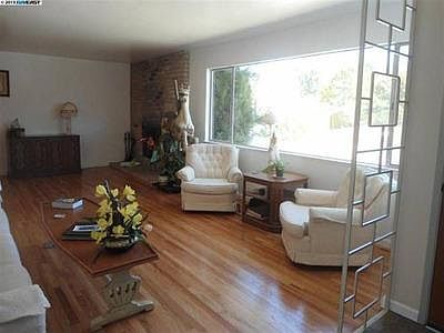 3rd image of 2681 Warwick Pl