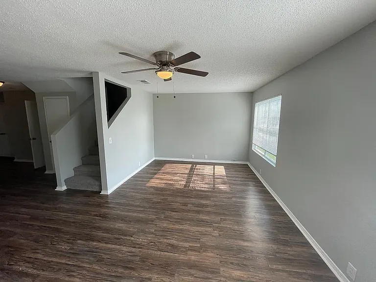846 Trinity Ln — Photo 4