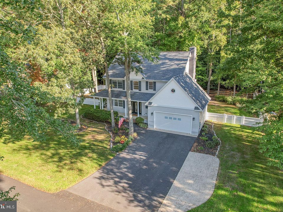 1st image of 11 Fairway Dr