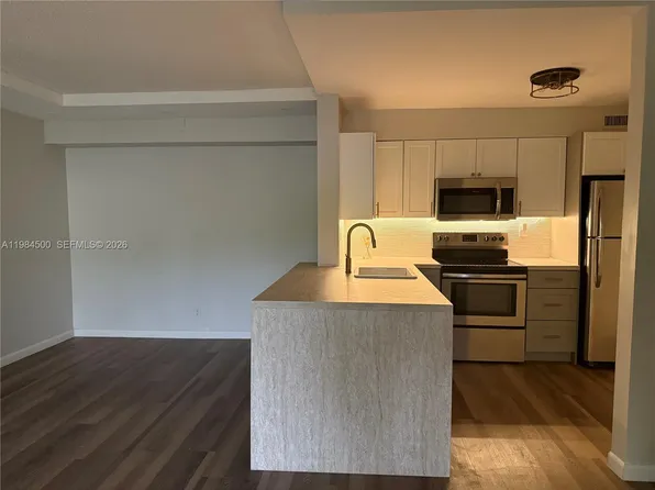 3001 N Oakland Forest Dr APT 104, Fort Lauderdale, FL 33309
