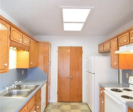 2nd image of 1702 Copperfield Cir #A-b