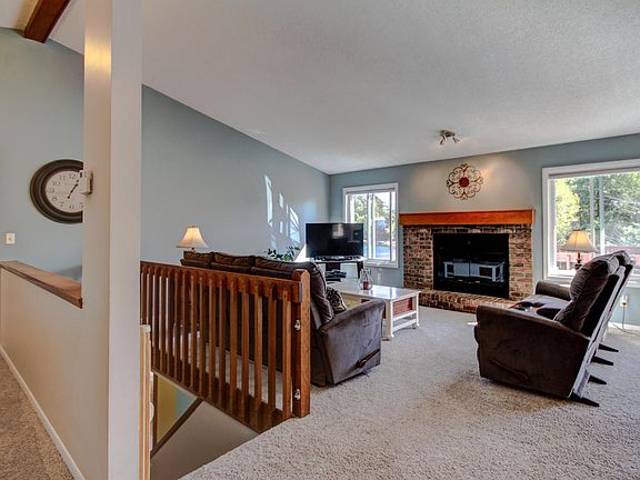 3rd image of 6050 Arroyo Vista Dr NE