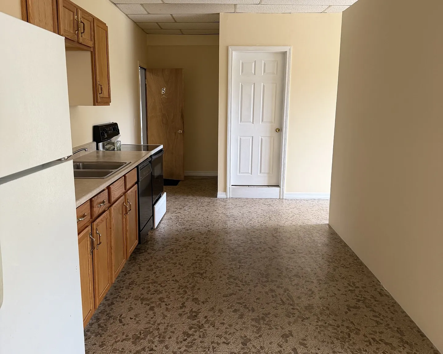 1 bed, 700 sqft, $1,300 — Photo 4