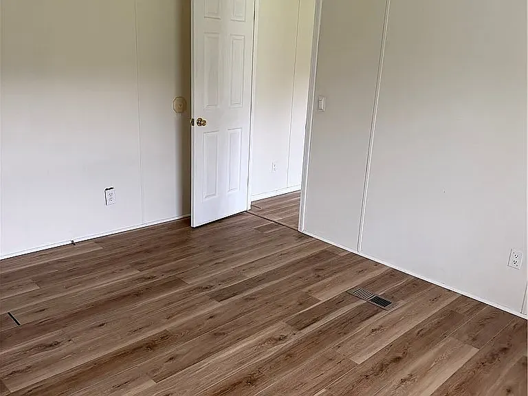 406 Harbour Ln — Photo 6