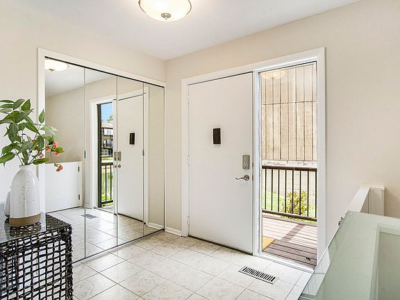 3rd image of 2534 Traver Blvd #75