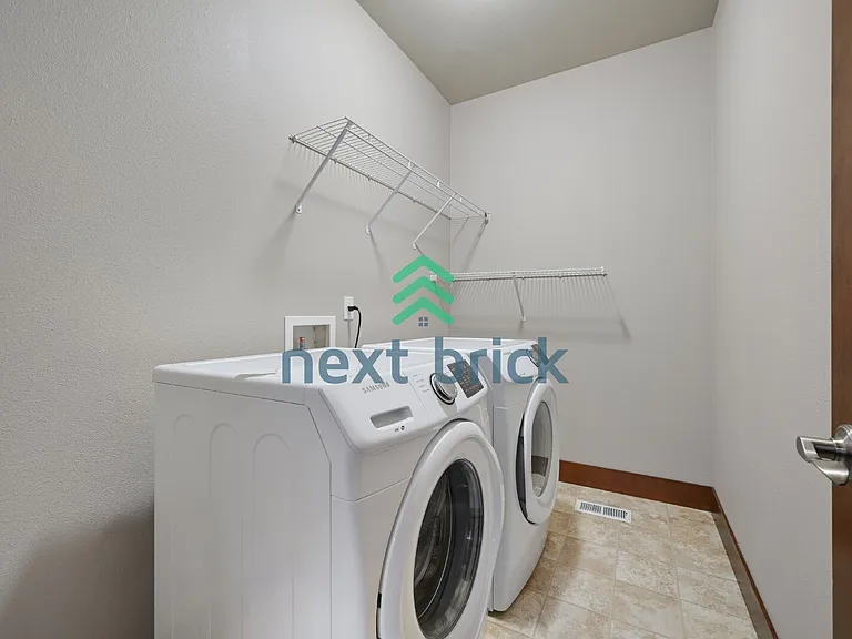 3813 NE 3rd Pl — Photo 24