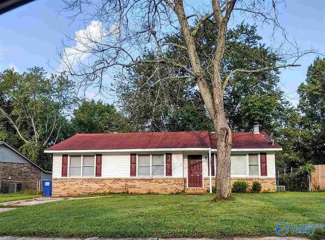 3 bed, 1.5 bath, 1250 sqft, $1,300 — Photo 2