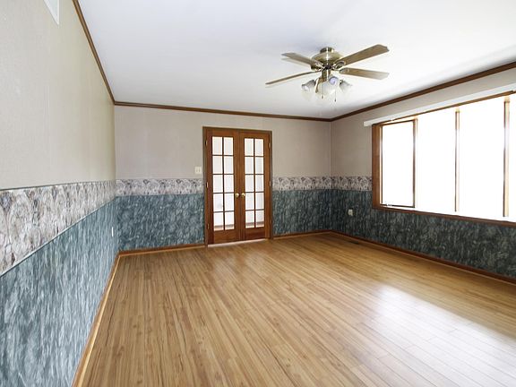 4th image of 1318 Mayflower Dr