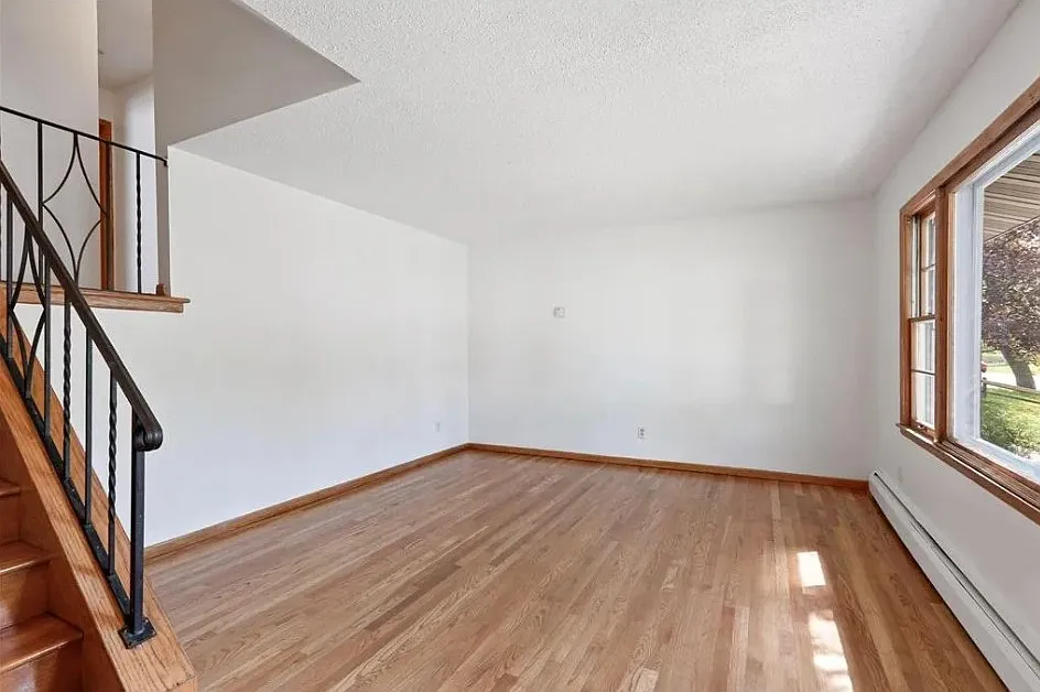 4 bed, 1.5 bath, 1280 sqft, $2,450 — Photo 2