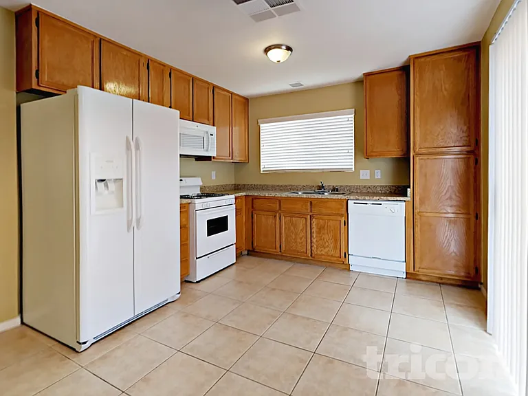 625 Freeburg Pl — Photo 5